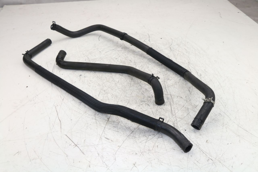 photo de DURITE RADIATEUR PEUGEOT SATELIS 125 (2010 - 2012) - Autre angle de vue