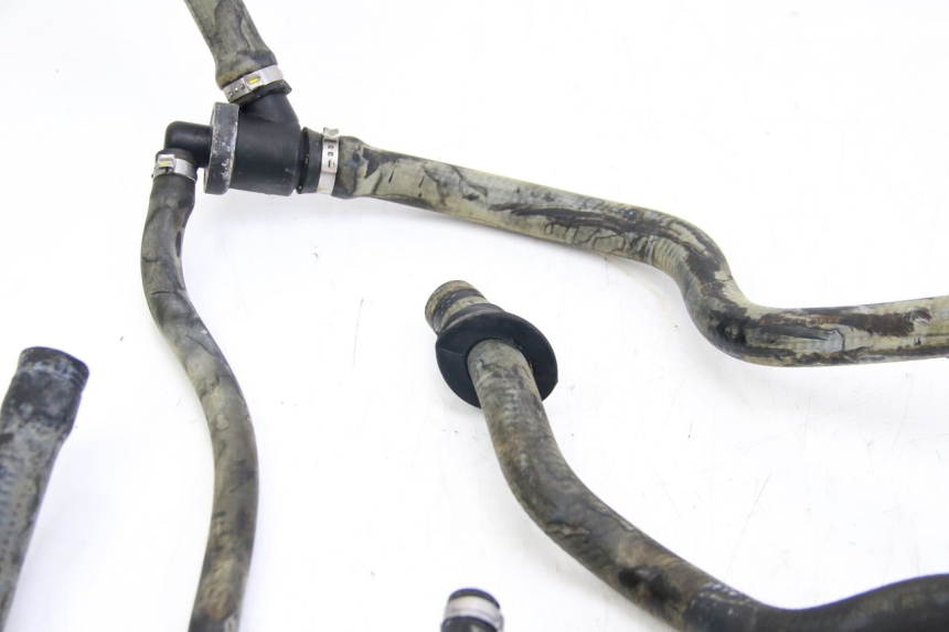 photo de DURITE RADIATEUR PIAGGIO VESPA GTS SUPER IE 125 (2009 - 2016) - Points de fixation