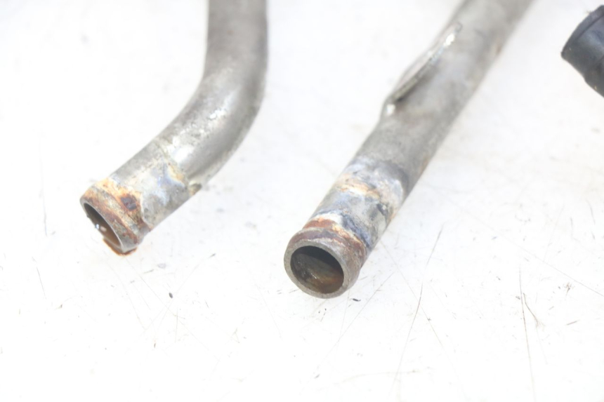 photo de DURITE RADIATEUR YAMAHA XMAX X-MAX 125 (2006 - 2009) - Gros plan technique