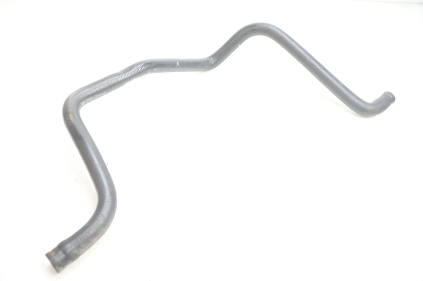 photo de DURITE RADIATEUR YAMAHA YP MAJESTY 125 (2002 - 2006) - Gros plan technique