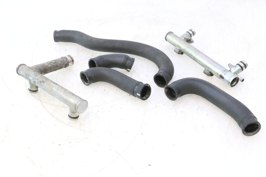 photo de DURITE RADIATEUR KAWASAKI ZZR 600 (1995 - 2004) - Gros plan technique