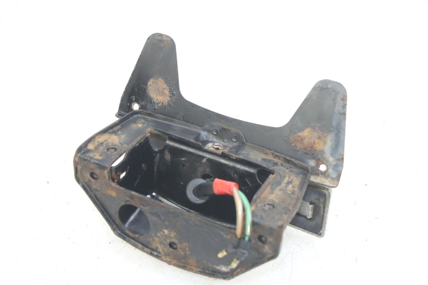 photo de ECLAIRAGE DE PLAQUE HONDA CA REBEL 125 (1995 - 2001) - Gros plan technique