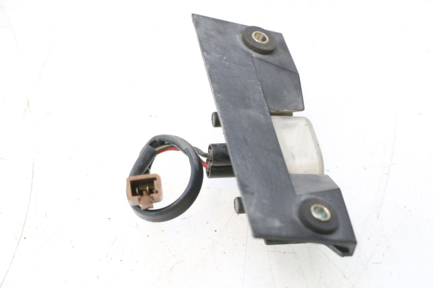 photo de ECLAIRAGE DE PLAQUE KAWASAKI GPX F ZX750F 750 (1986 - 1990) - Autre angle de vue