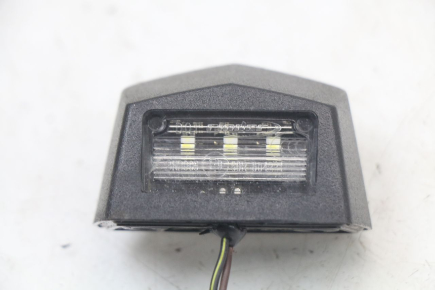 photo de ECLAIRAGE DE PLAQUE HUSQVARNA SVARTPILEN 401 (2018 - 2023) - Zoom état d’usage