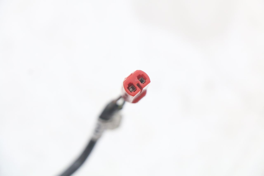 photo de ECLAIRAGE DE PLAQUE HUSQVARNA SVARTPILEN 401 (2018 - 2023) - Gros plan technique