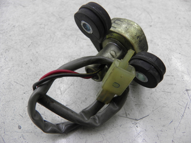 photo de ECLAIRAGE DE PLAQUE KAWASAKI ZZR 600 (1995 - 2004) - Détail de la pièce