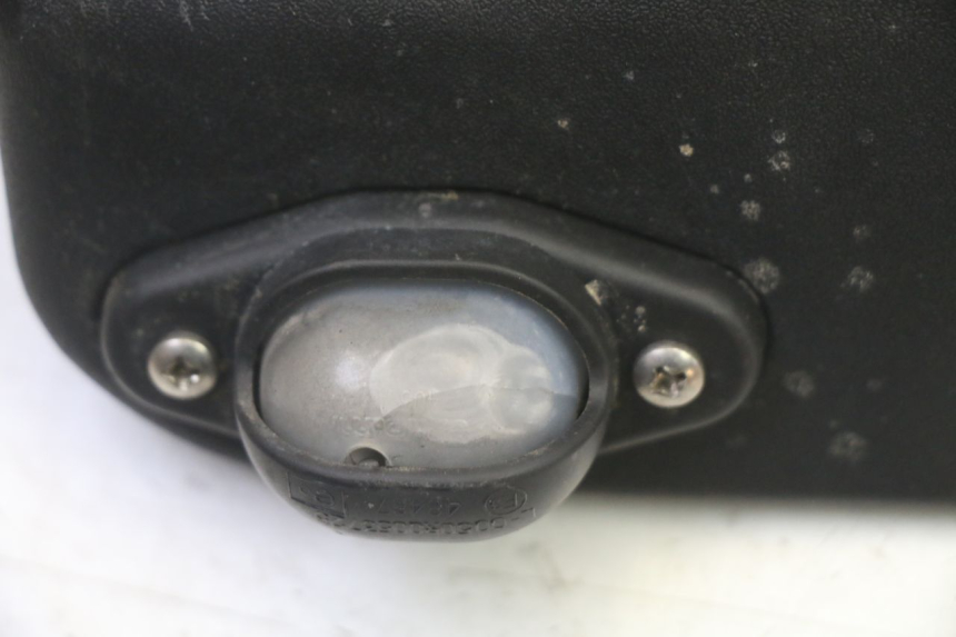 photo de ECLAIRAGE DE PLAQUE PIAGGIO MP3 RL 250 (2006 - 2010) - Zoom état d’usage