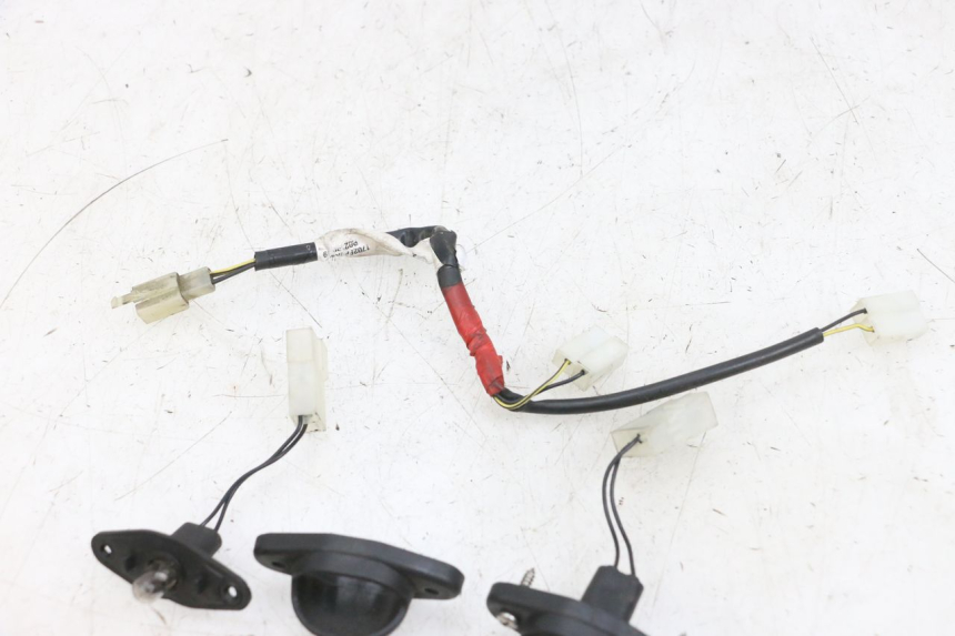 photo de ECLAIRAGE DE PLAQUE PIAGGIO MP3 500 (2016 - 2018) - Autre angle de vue