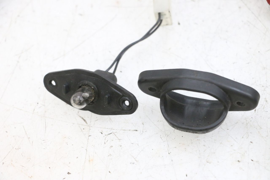 photo de ECLAIRAGE DE PLAQUE PIAGGIO MP3 500 (2016 - 2018) - Gros plan technique