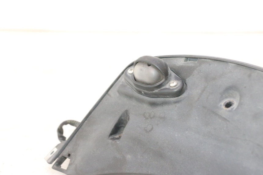 photo de ECLAIRAGE DE PLAQUE PIAGGIO MP3 500 (2016 - 2018) - Gros plan technique