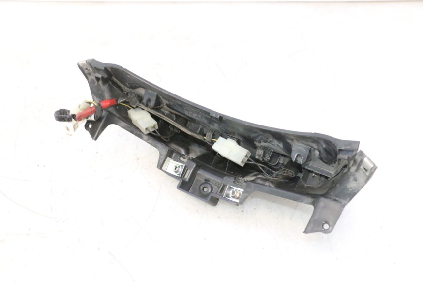 photo de ECLAIRAGE DE PLAQUE PIAGGIO MP3 500 (2016 - 2018) - Points de fixation