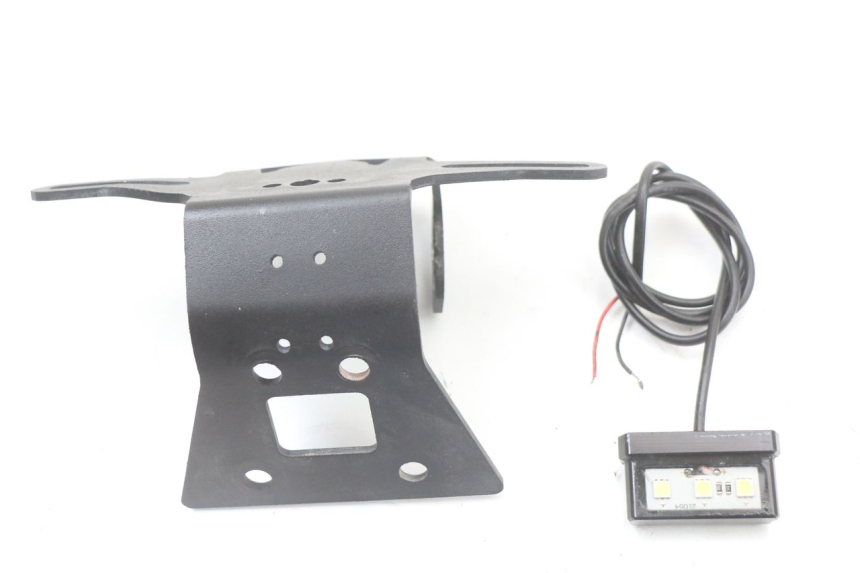 photo de ECLAIRAGE DE PLAQUE KAWASAKI NINJA 400 (2018 - 2023) - Gros plan technique