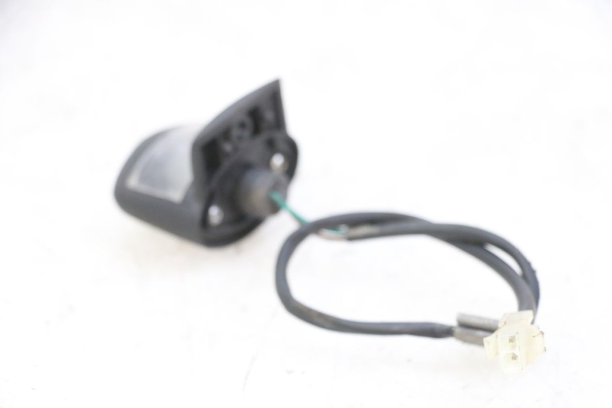 photo de ECLAIRAGE DE PLAQUE PEUGEOT SATELIS 125 (2013 - 2018) - Gros plan technique