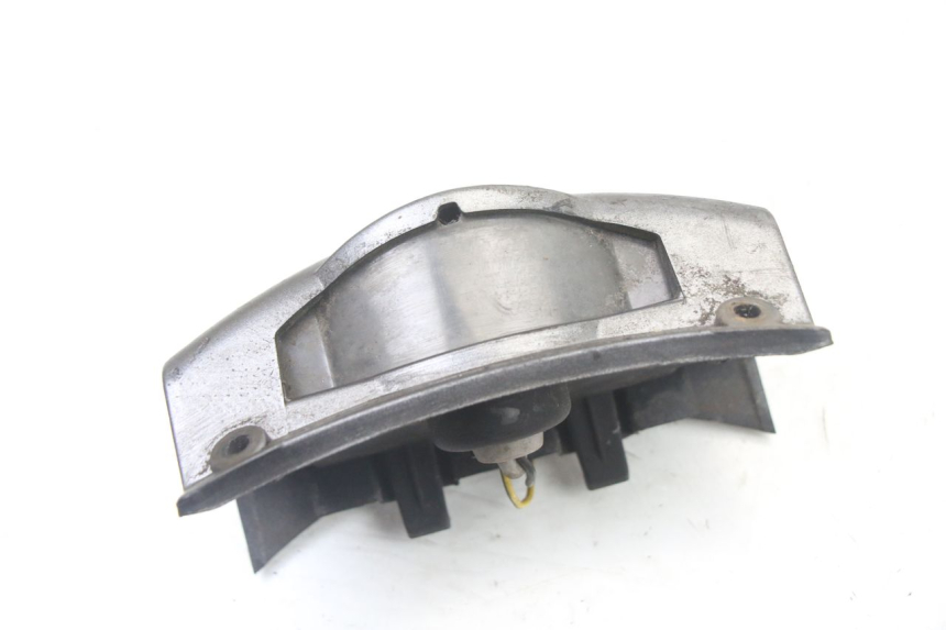 photo de ECLAIRAGE DE PLAQUE PIAGGIO VESPA GRANTURISMO 125 (2003 - 2007) - Détail de la pièce