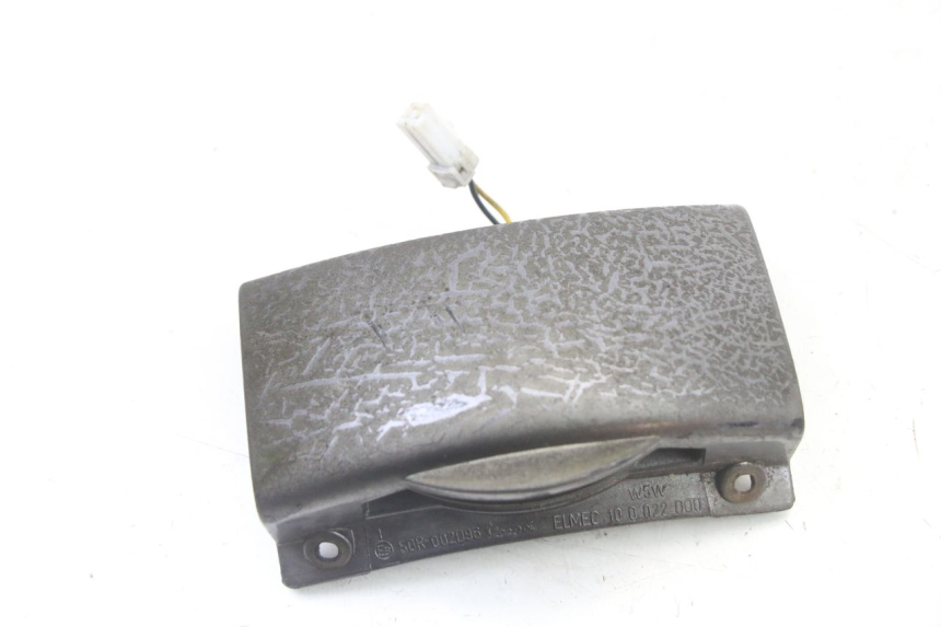 photo de ECLAIRAGE DE PLAQUE PIAGGIO VESPA GRANTURISMO 125 (2003 - 2007) - Zoom état d’usage