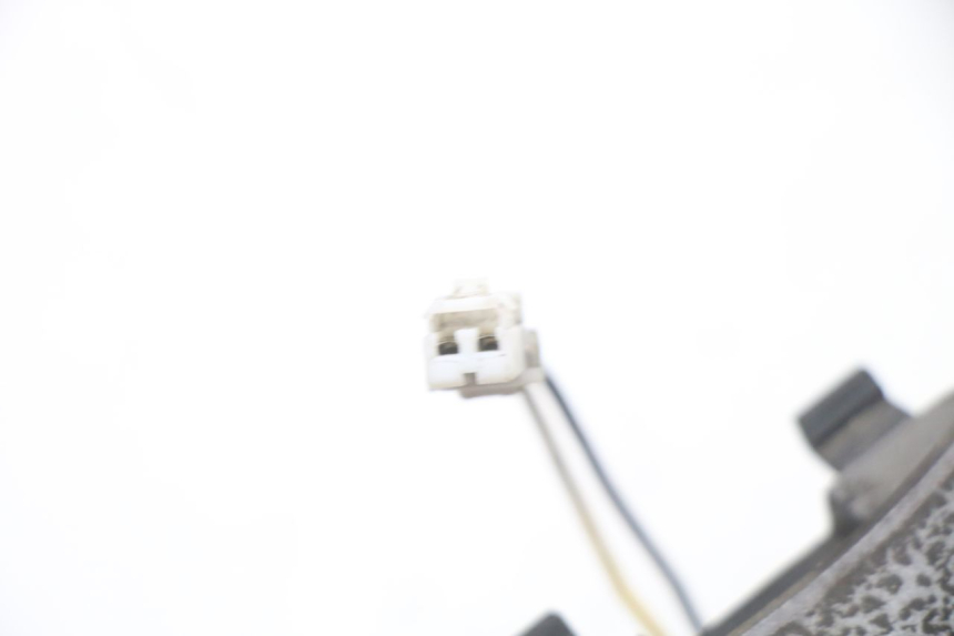 photo de ECLAIRAGE DE PLAQUE PIAGGIO VESPA GRANTURISMO 125 (2003 - 2007) - Gros plan technique