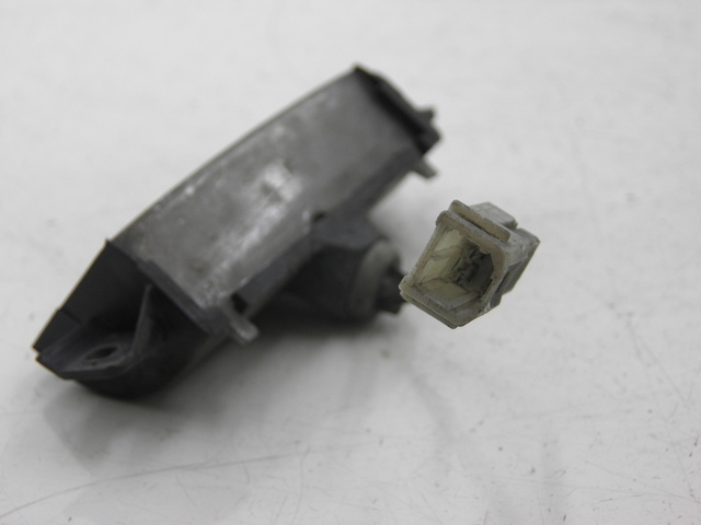 photo de ECLAIRAGE DE PLAQUE PIAGGIO X8 125 (2004 - 2007) - Détail de la pièce