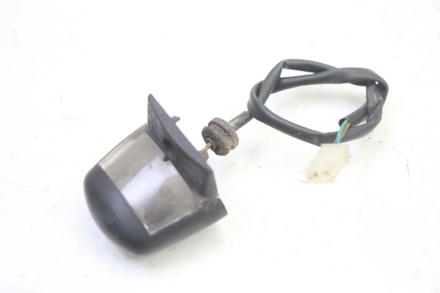 photo de ECLAIRAGE DE PLAQUE PEUGEOT SATELIS 250 (2006 - 2012) - Zoom état d’usage