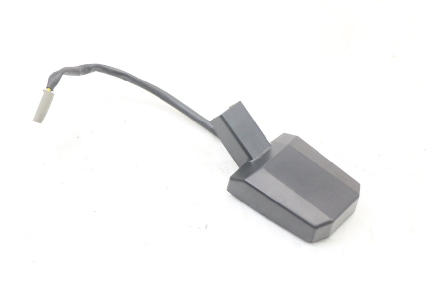 photo de ECLAIRAGE DE PLAQUE ROYAL ENFIELD SCRAM 411 (2022 - 2024) - Gros plan technique