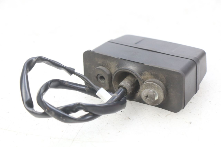 photo de ECLAIRAGE DE PLAQUE SUZUKI SIXTEEN 125 (2008 - 2010) - Détail de la pièce