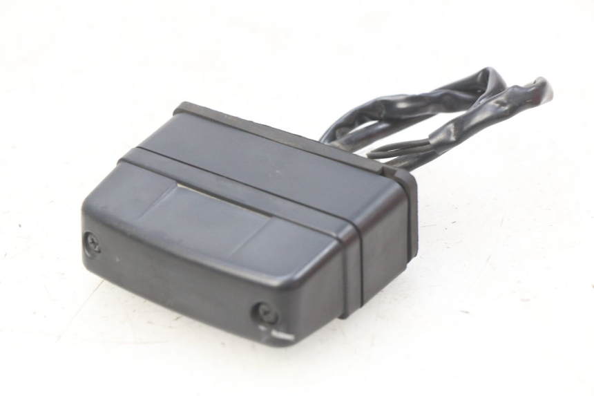 photo de ECLAIRAGE DE PLAQUE SUZUKI SIXTEEN 125 (2008 - 2010) - Zoom état d’usage