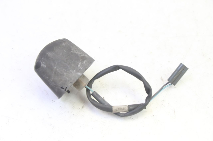 photo de ECLAIRAGE DE PLAQUE YAMAHA X-MAX XMAX 250 (2006 - 2009) - Zoom état d’usage