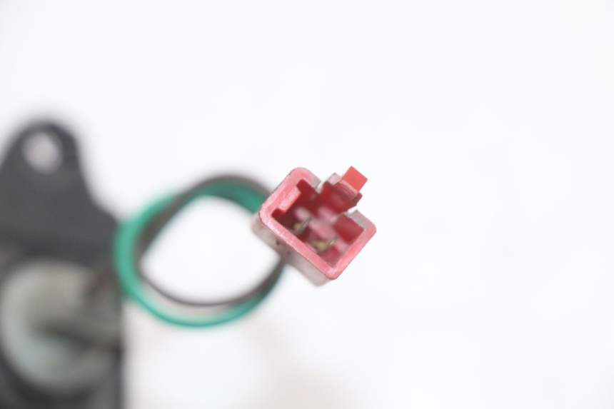 photo de ECLAIRAGE DE PLAQUE KYMCO XCITING 250 (2006 - 2009) - Autre angle de vue