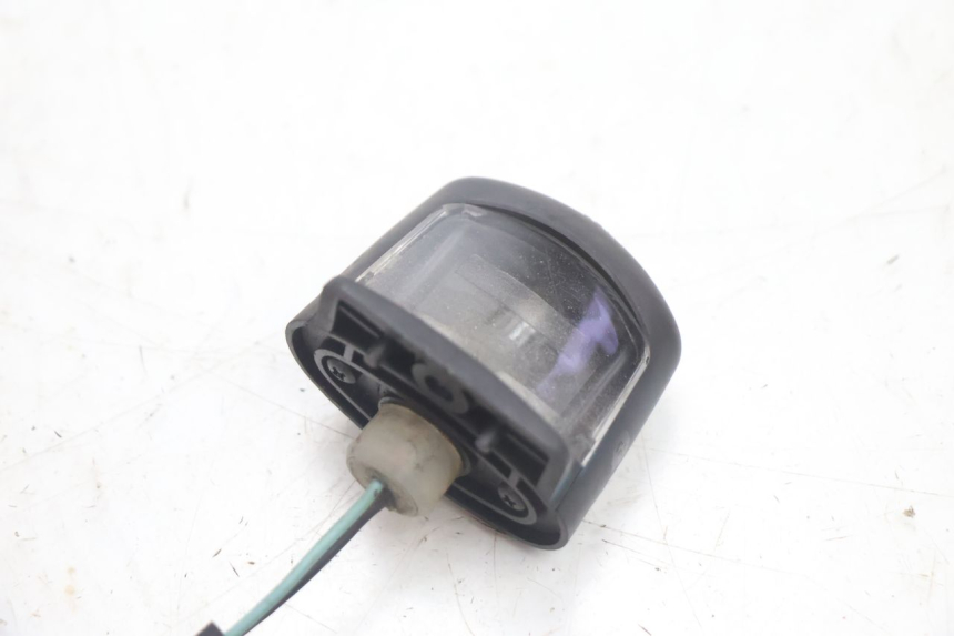photo de ECLAIRAGE DE PLAQUE YAMAHA YP MAJESTY 125 (2002 - 2006) - Autre angle de vue