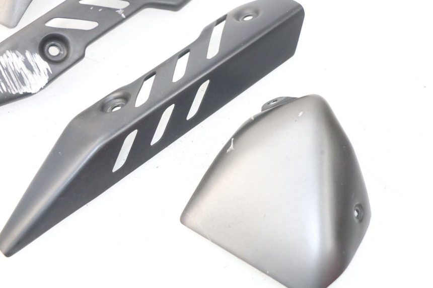 photo de ECOPE RADIATEUR MV AGUSTA BRUTALE R WALLY 910 (2008 - 2008) - Gros plan technique