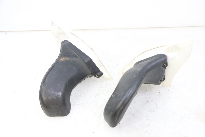 photo de ECOPE RADIATEUR YAMAHA FJ 36Y 1100 (1984 - 1985) - Autre angle de vue