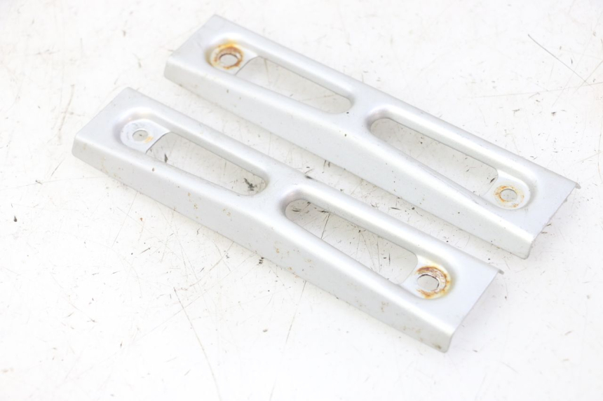 photo de ECOPE RADIATEUR YAMAHA FZ6 FAZER S2 600 (2007 - 2011) - Gros plan technique