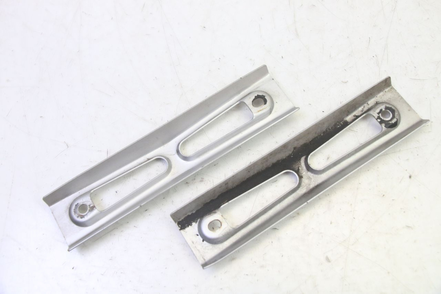 photo de ECOPE RADIATEUR YAMAHA FZ6 N FAZER 600 (2004 - 2006) - Zoom état d’usage