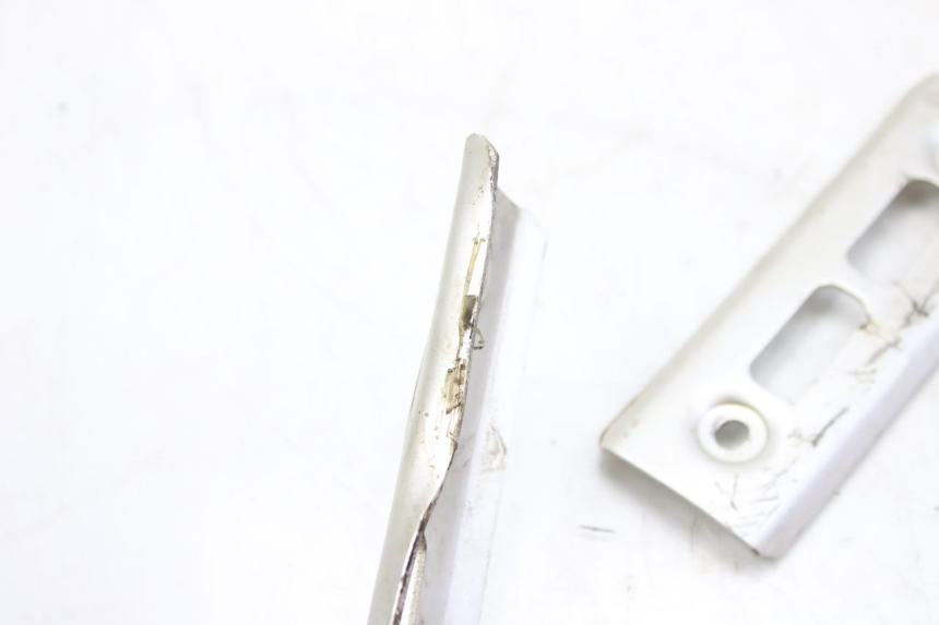 photo de ECOPE RADIATEUR YAMAHA FZS FAZER 600 (1998 - 2001) - Détail de la pièce