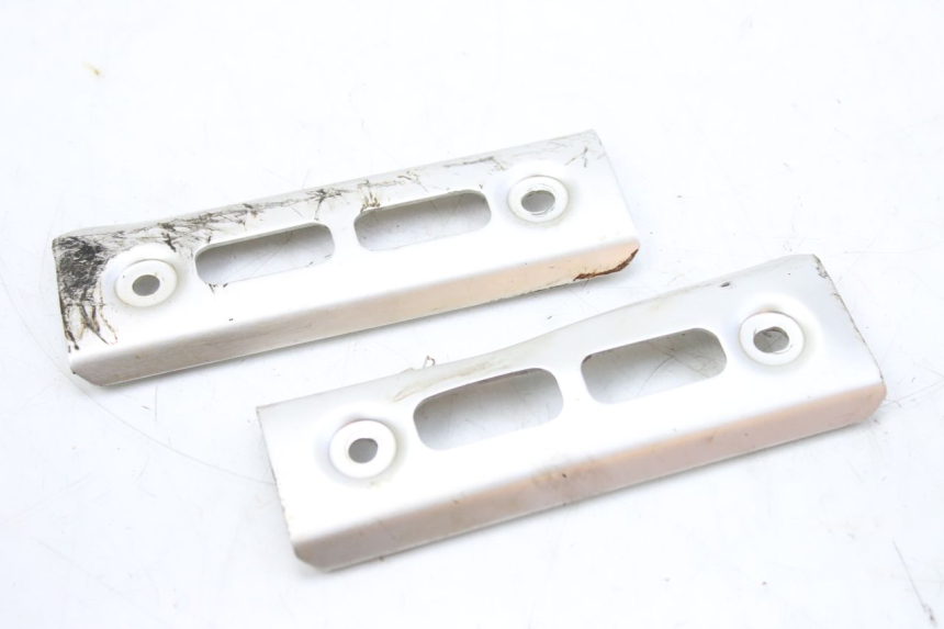 photo de ECOPE RADIATEUR YAMAHA FZS FAZER 600 (1998 - 2001) - Gros plan technique