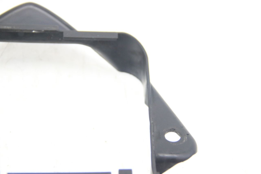 photo de ECOPE RADIATEUR SUZUKI SIXTEEN 125 (2008 - 2010) - Points de fixation