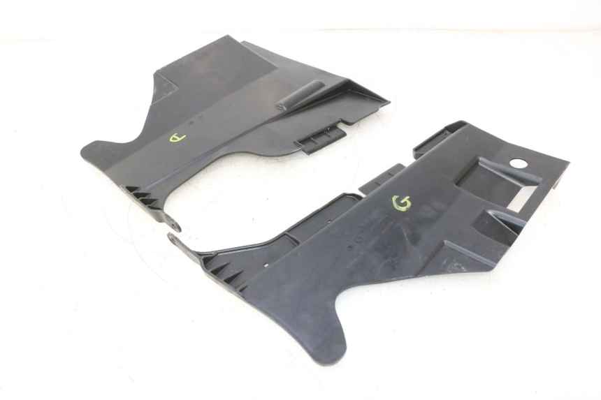 photo de ECOPE RADIATEUR CAN-AM SPYDER RS 1000 (2008 - 2012) - Zoom état d’usage