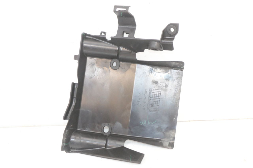 photo de ECOPE RADIATEUR YAMAHA XMAX X-MAX ABS 125 (2017 - 2020) - Autre angle de vue