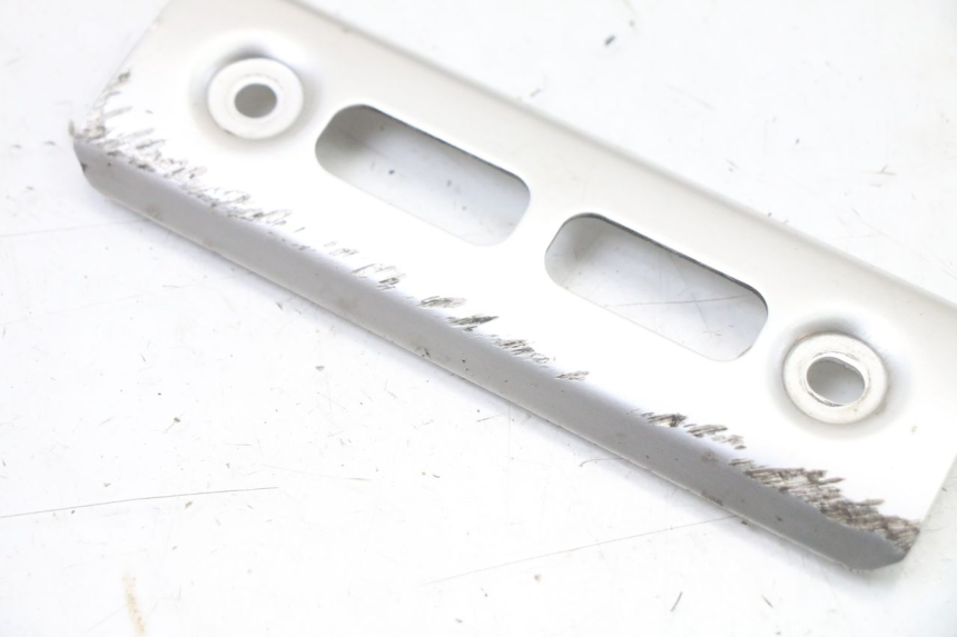 photo de ECOPE RADIATEUR YAMAHA FZS FAZER 600 (2001 - 2003) - Zoom état d’usage