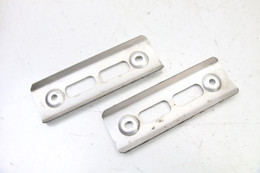 photo de ECOPE RADIATEUR YAMAHA FZS FAZER 600 (2001 - 2003) - Gros plan technique