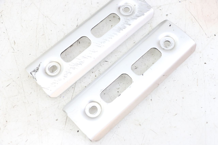 photo de ECOPE RADIATEUR YAMAHA FZS FAZER 600 (2001 - 2003) - Gros plan technique