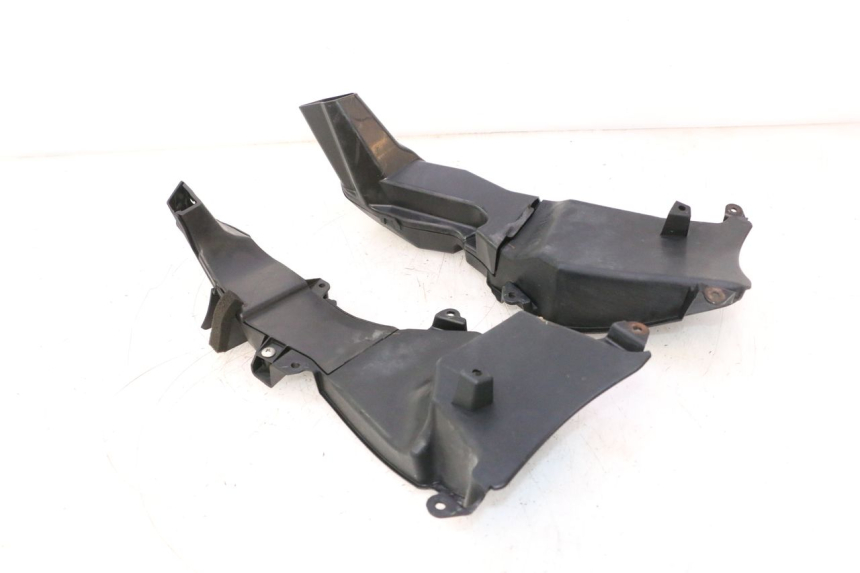 photo de ECOPE RADIATEUR YAMAHA YZF R6 600 (2008 - 2009) - Gros plan technique