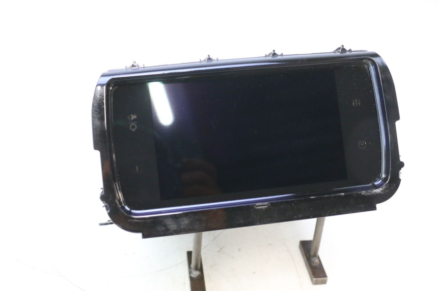 photo de ECRAN MULTIMEDIA HARLEY DAVIDSON ROAD GLIDE FLTRXSE 1920 (2018 - 2022) - Points de fixation