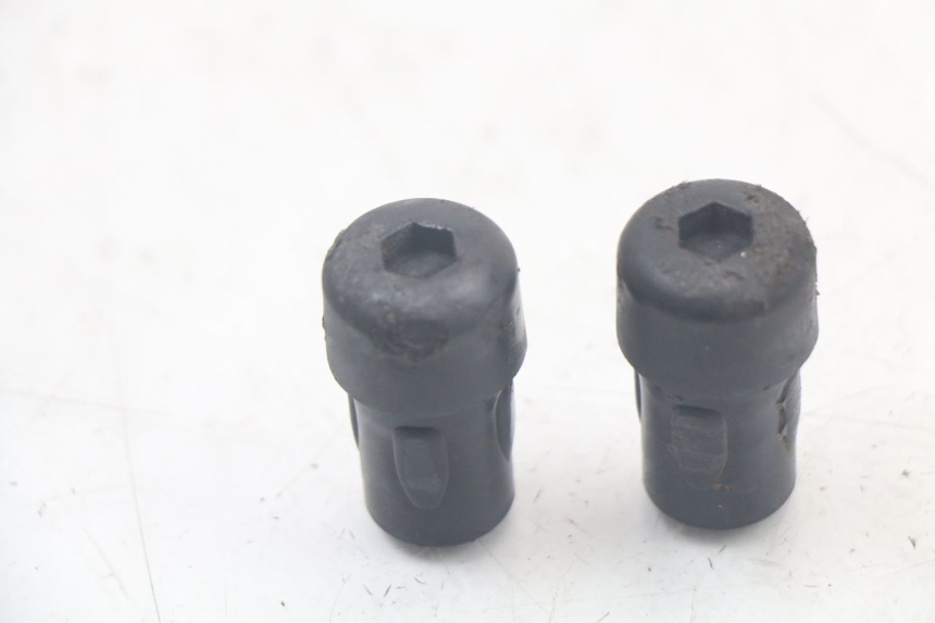 photo de EMBOUT DE GUIDON KYMCO AGILITY 4T 50 (2018 - 2022) - Zoom état d’usage