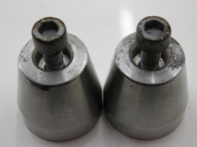 photo de EMBOUT DE GUIDON APRILIA LEONARDO ST 250 (2002 - 2005) - Vue principale