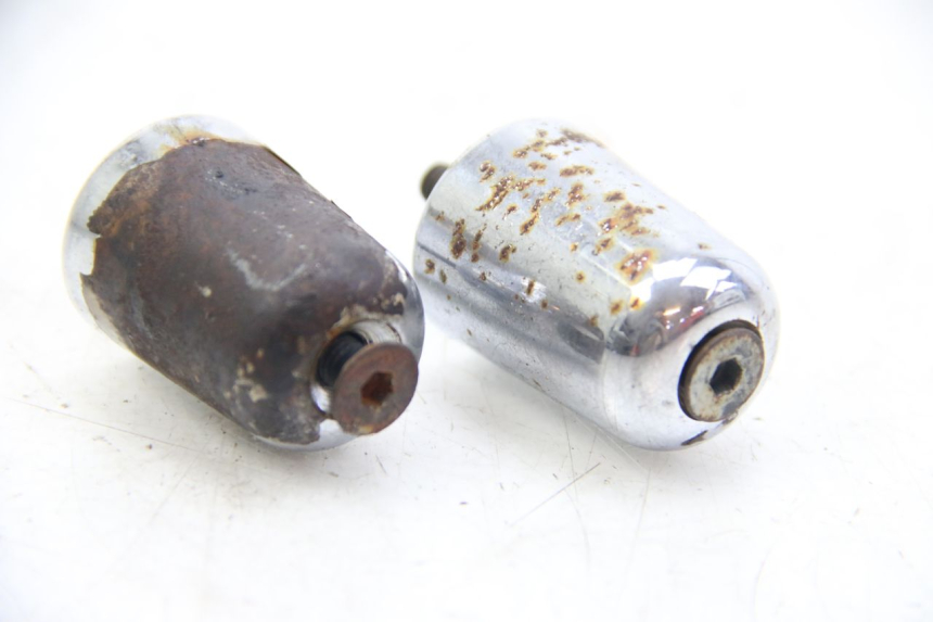 photo de EMBOUT DE GUIDON APRILIA ATLANTIC 500 (2002 - 2003) - Détail de la pièce