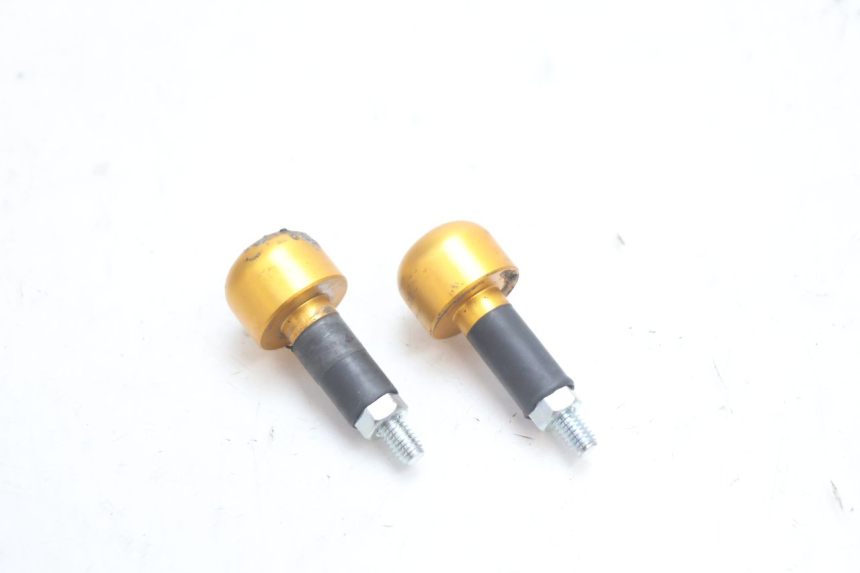 photo de EMBOUT DE GUIDON HONDA CB F HORNET 600 (2005 - 2006) - Gros plan technique