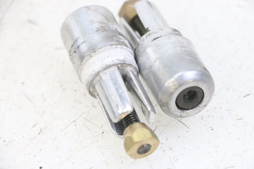 photo de EMBOUT DE GUIDON PEUGEOT ELYSTAR 125 (2002 - 2007) - Détail de la pièce