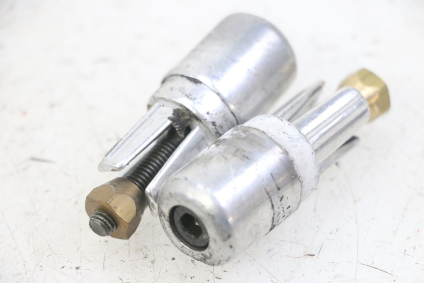 photo de EMBOUT DE GUIDON PEUGEOT ELYSTAR 125 (2002 - 2007) - Zoom état d’usage