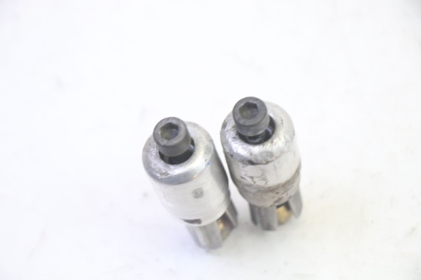 photo de EMBOUT DE GUIDON PEUGEOT ELYSTAR 50 (2002 - 2014) - Détail de la pièce