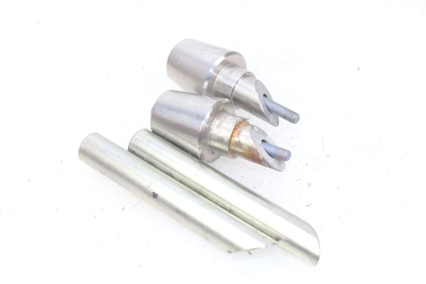 photo de EMBOUT DE GUIDON PEUGEOT GEOPOLIS 400 (2007 - 2013) - Zoom état d’usage